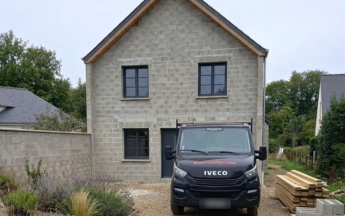 Véhicule Murat Constructions et maison en gros œuvre, menuiseries posées